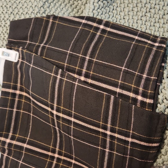 Plaid Skirt~NWT! - Picture 5 of 7